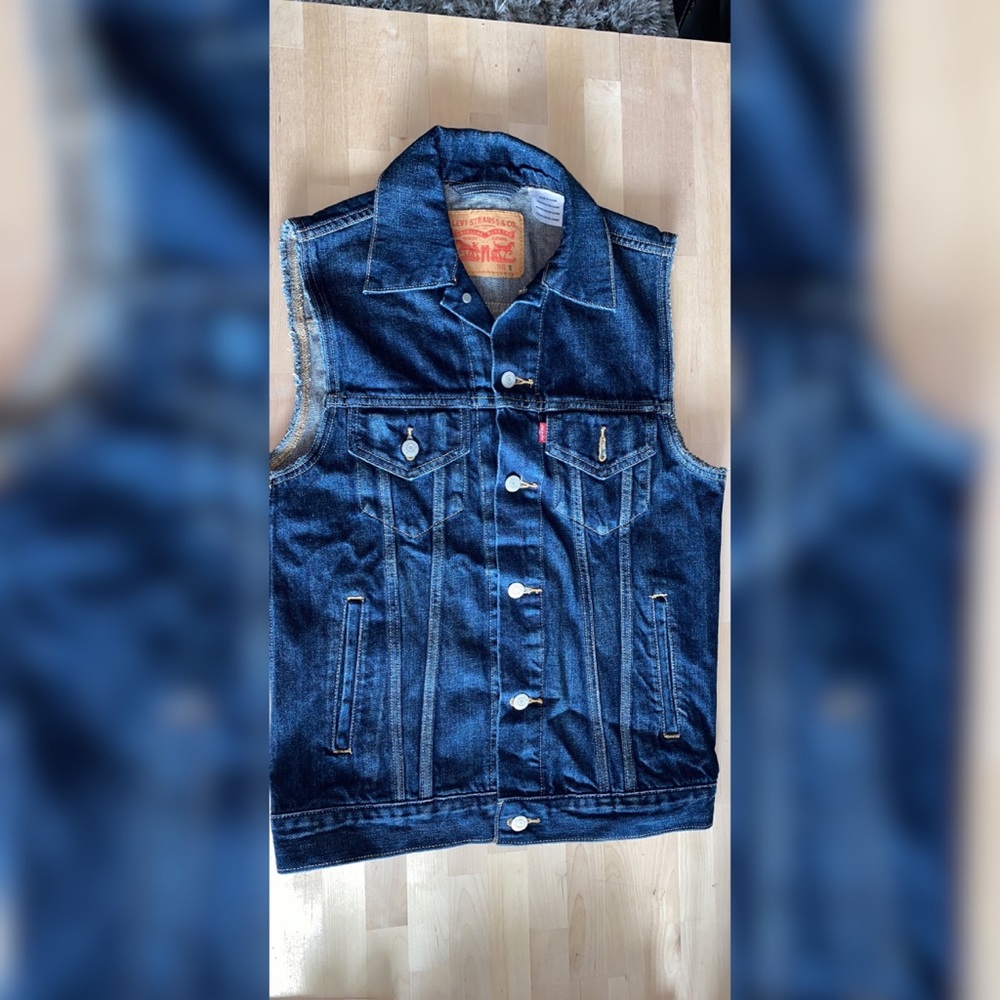 Levi’s denim vest size small